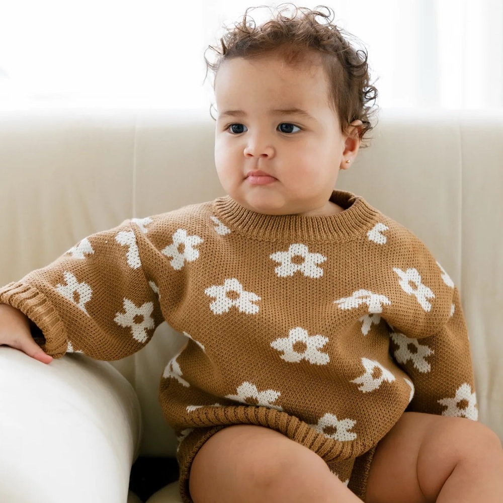 Winnie + Crew Baby Sweater 0–6 Months | Tan White Daisy Knit Pullover